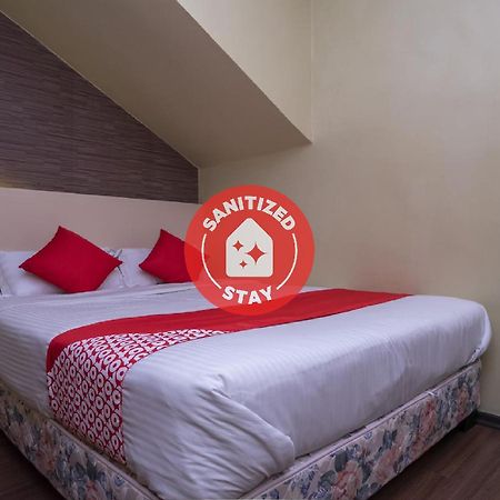 D'Pinetrees Hotel Джохор-Бару Экстерьер фото