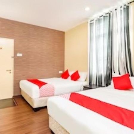 D'Pinetrees Hotel Джохор-Бару Экстерьер фото