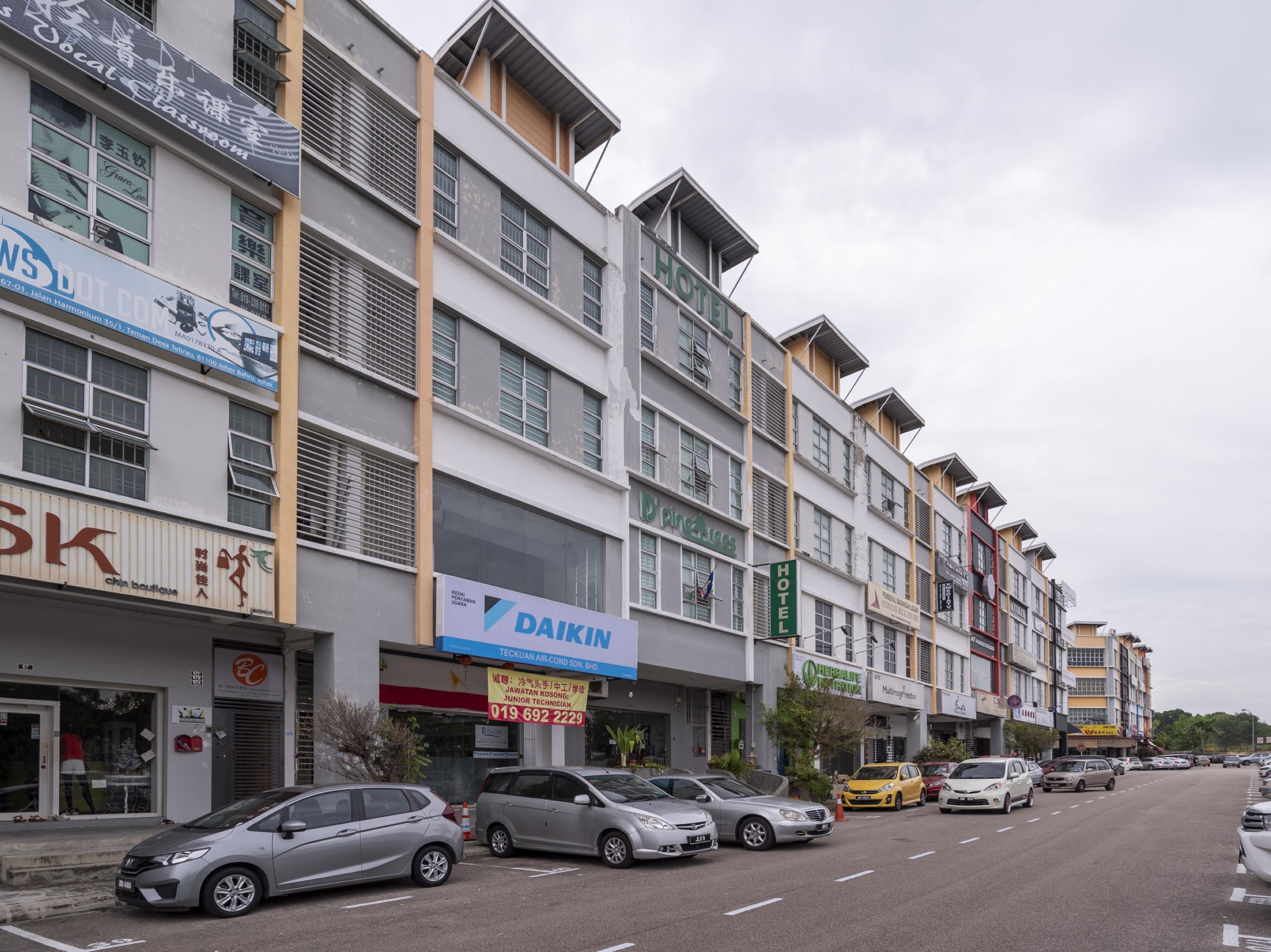 D'Pinetrees Hotel Джохор-Бару Экстерьер фото