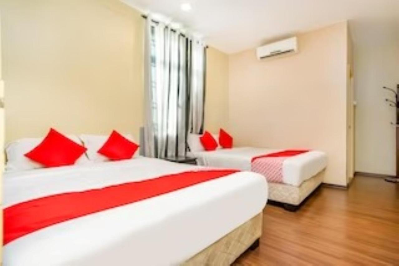 D'Pinetrees Hotel Джохор-Бару Экстерьер фото