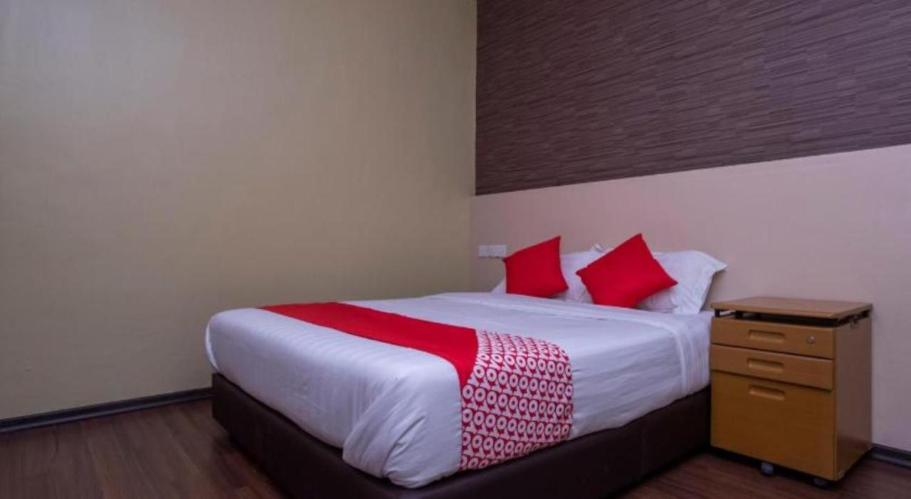 D'Pinetrees Hotel Джохор-Бару Экстерьер фото
