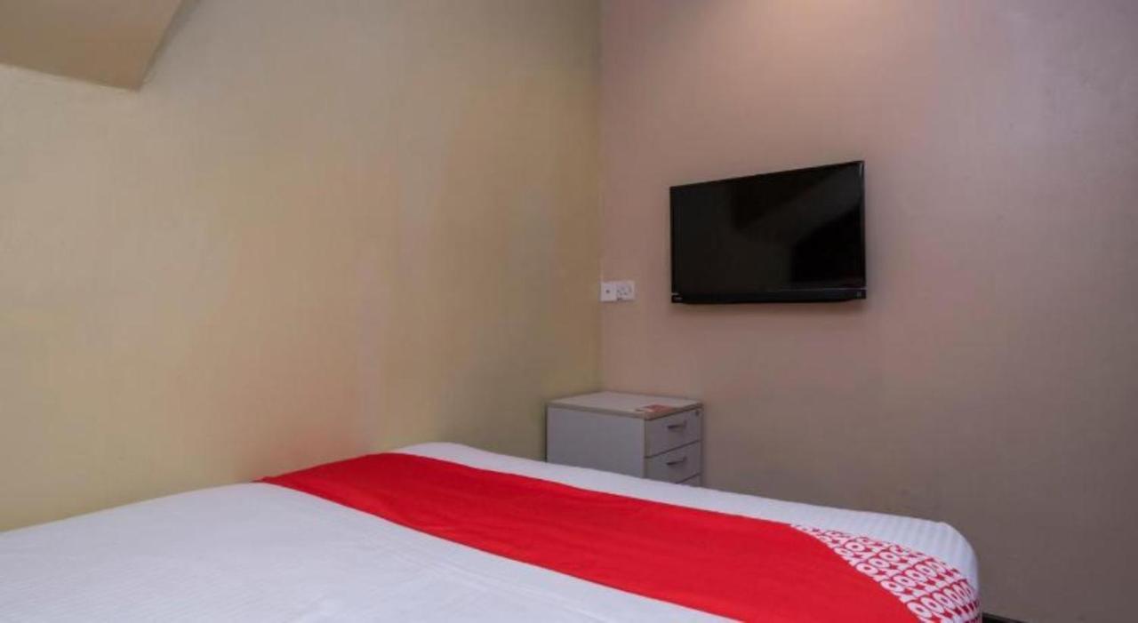 D'Pinetrees Hotel Джохор-Бару Экстерьер фото